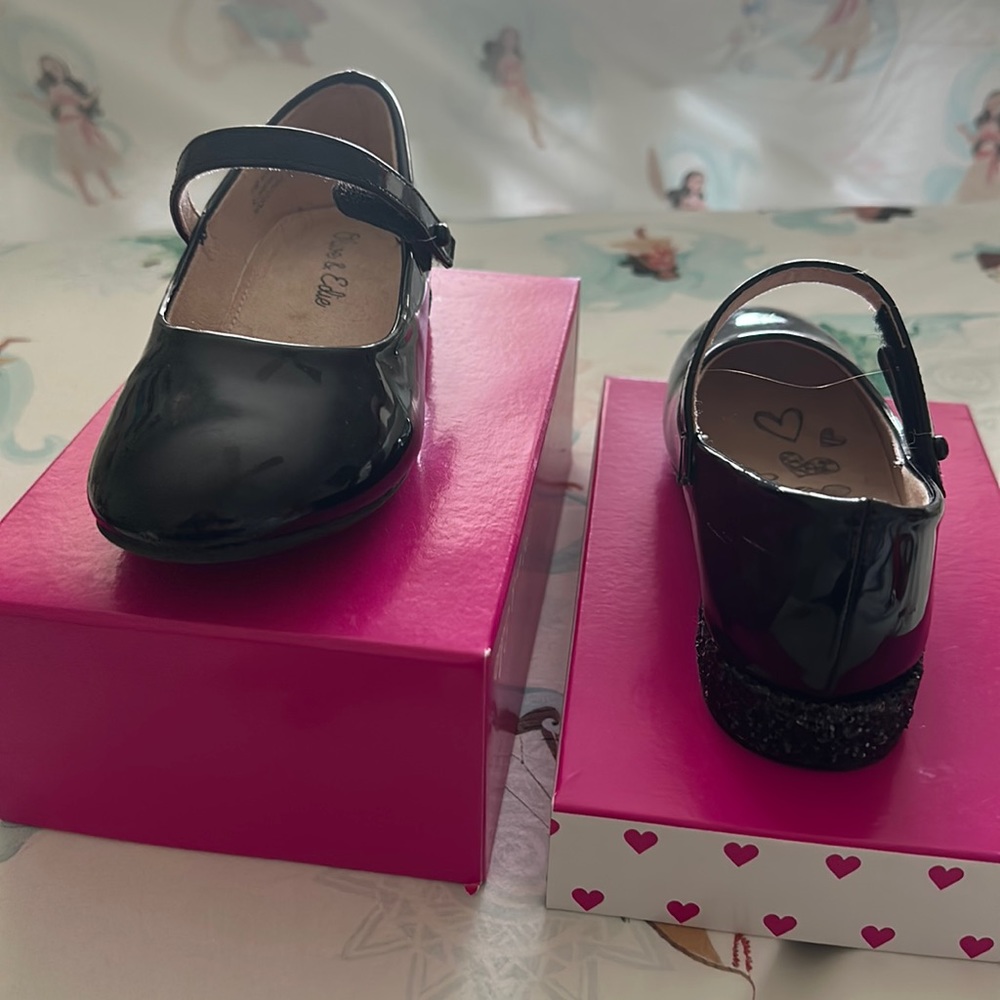 Girls black patent shoes, size 11